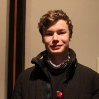 Fabian schaut seriös