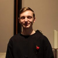 Ian Blick in die kamera